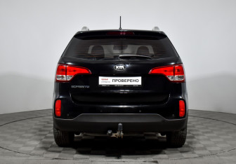 Подержанный автомобиль Kia Sorento 2012 года (6 фото)