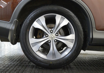 Подержанный автомобиль Honda CR-V 2013 года (9 фото)