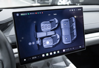 Подержанный автомобиль Xiaomi SU7 2024 года (32 фото)