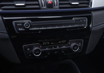 Подержанный автомобиль BMW X1 2019 года (18 фото)