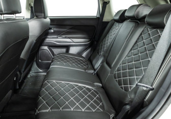 Подержанный автомобиль Mitsubishi Outlander 2022 года (10 фото)