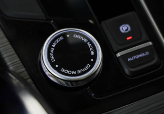 Подержанный автомобиль Geely Atlas Pro 2023 года (18 фото)