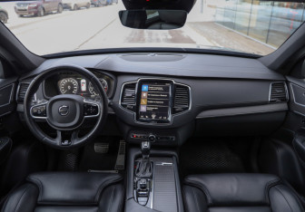 Подержанный автомобиль Volvo XC90 2019 года (10 фото)