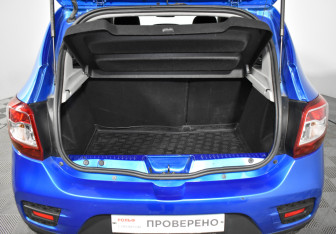 Подержанный автомобиль Renault Sandero 2018 года (18 фото)