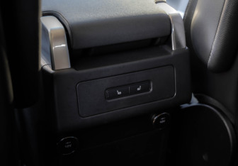 Подержанный автомобиль Land Rover Discovery 2017 года (33 фото)