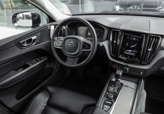 Подержанный автомобиль Volvo XC60 2018 года (11 фото)