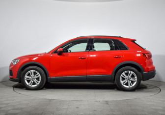 Подержанный автомобиль Audi Q3 2021 года (8 фото)