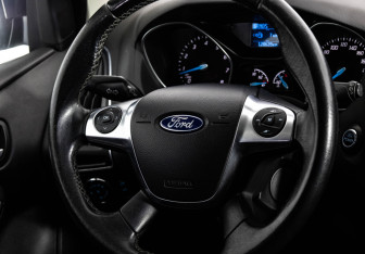Подержанный автомобиль Ford Focus Hatchback 2013 года (11 фото)
