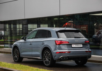 Подержанный автомобиль Audi Q5 2021 года (8 фото)