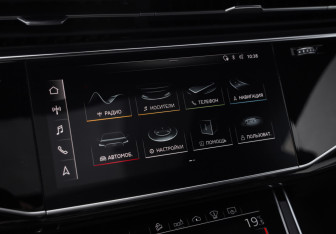 Подержанный автомобиль Audi Q8 2019 года (17 фото)