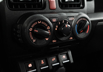 Подержанный автомобиль Suzuki Jimny 2019 года (15 фото)