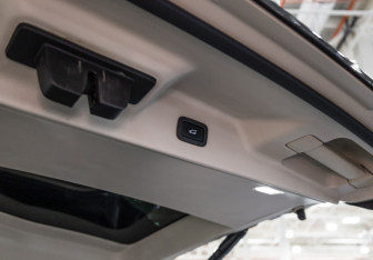 Подержанный автомобиль Land Rover Range Rover 2015 года (35 фото)