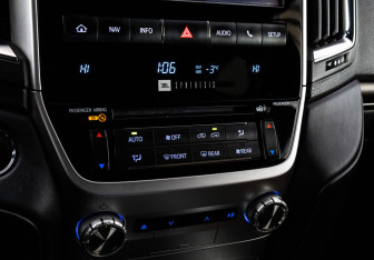 Подержанный автомобиль Toyota Land Cruiser Suv 2018 года (20 фото)