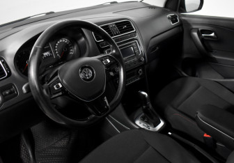 Подержанный автомобиль Volkswagen Polo Sedan 2017 года (9 фото)