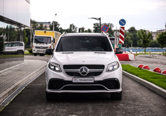 Подержанный автомобиль Mercedes-Benz GLE 2016 года (4 фото)
