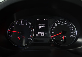Подержанный автомобиль Nissan X-Trail 2012 года (11 фото)
