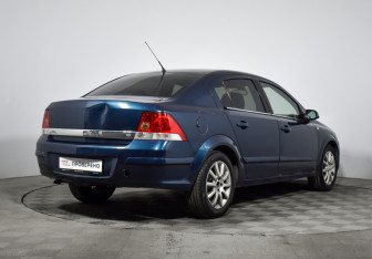 Подержанный автомобиль Opel Astra Sedan 2008 года (5 фото)