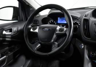 Подержанный автомобиль Ford Kuga 2013 года (15 фото)