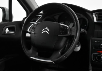 Подержанный автомобиль Citroen C4 Sedan 2013 года (16 фото)