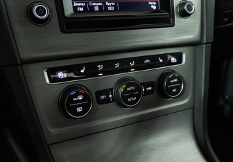 Подержанный автомобиль Volkswagen Golf Hatchback 2013 года (16 фото)