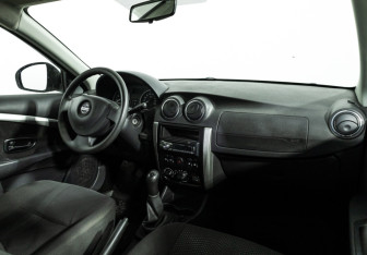 Подержанный автомобиль Nissan Almera Sedan 2013 года (9 фото)