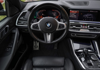 Подержанный автомобиль BMW X6 2019 года (13 фото)