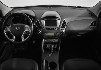 Подержанный автомобиль Hyundai ix35 2010 года (15 фото)
