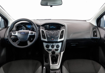 Подержанный автомобиль Ford Focus Sedan 2012 года (10 фото)