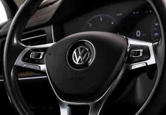 Подержанный автомобиль Volkswagen Touareg 2018 года (14 фото)