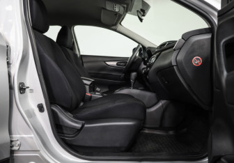 Подержанный автомобиль Nissan Qashqai 2015 года (21 фото)