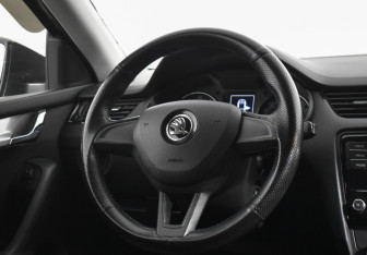 Подержанный автомобиль Skoda Octavia Liftback 2019 года (14 фото)