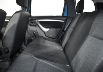 Подержанный автомобиль Renault Duster 2014 года (12 фото)