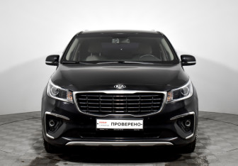 Подержанный автомобиль Kia Carnival 2019 года (2 фото)
