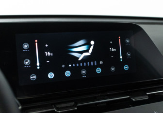 Подержанный автомобиль Omoda C5 2023 года (18 фото)