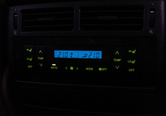 Подержанный автомобиль Toyota Land Cruiser Suv 2010 года (28 фото)