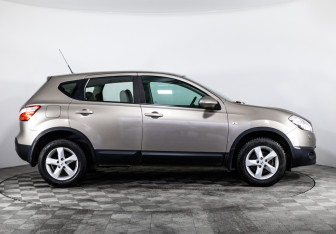 Подержанный автомобиль Nissan Qashqai 2011 года (4 фото)