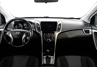 Подержанный автомобиль Hyundai i30 Hatchback 2012 года (10 фото)