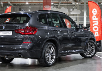 Подержанный автомобиль BMW X3 2019 года (8 фото)