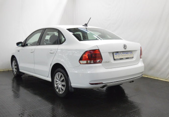 Подержанный автомобиль Volkswagen Polo Sedan 2017 года (7 фото)