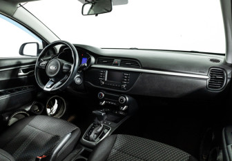 Подержанный автомобиль Kia Rio Sedan 2019 года (9 фото)