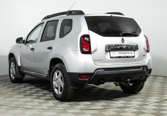 Подержанный автомобиль Renault Duster 2015 года (7 фото)