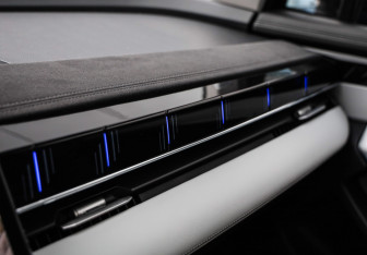 Подержанный автомобиль Geely Atlas 2024 года (27 фото)