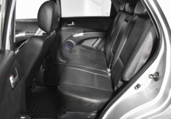 Подержанный автомобиль Kia Sportage 2007 года (11 фото)