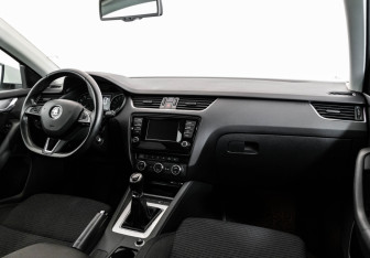 Подержанный автомобиль Skoda Octavia Liftback 2014 года (9 фото)