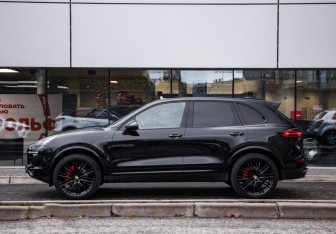 Подержанный автомобиль Porsche Cayenne 2016 года (9 фото)