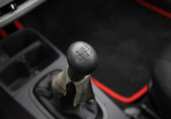 Подержанный автомобиль Suzuki Ignis 2006 года (15 фото)