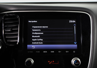 Подержанный автомобиль Mitsubishi Outlander 2021 года (17 фото)