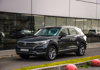 Подержанный автомобиль Volkswagen Touareg 2019 года (3 фото)