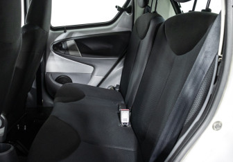 Подержанный автомобиль Toyota Aygo 2006 года (10 фото)