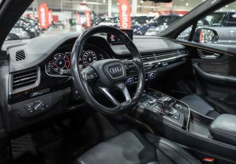 Подержанный автомобиль Audi Q7 2018 года (15 фото)